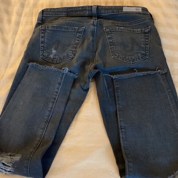 AG Denim The Stilt Crop Cigarette Crop in Black with Shredded Front Legs. - Picture 6 of 12